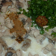 Fusilli cu pui și ciuperci în sos cu rețetă garam masala cu fotografii
