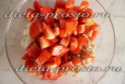 Італійський салат з перловкою і помідорами