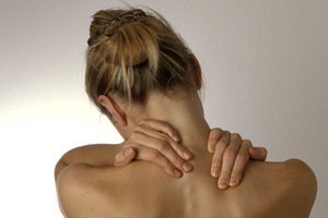 Як робити масаж шийного відділу хребта способи виконання лікувального масажу шиї при