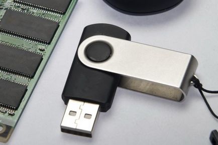 Cum să dezasamblați o unitate flash USB