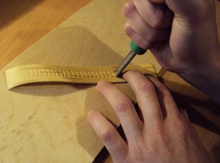 Hogyan készítsünk egy karkötőt készült nyírfakéreg kezük
