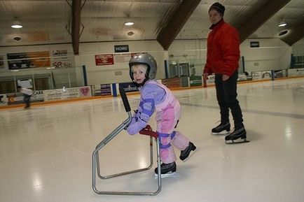 Як вибрати дитячі ковзани для самих маленьких (хокейні або фігурні) де і як вчити дитину