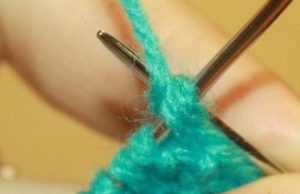 Cum de a termina tricotat o eșarfă cu ace de tricotat în moduri diferite