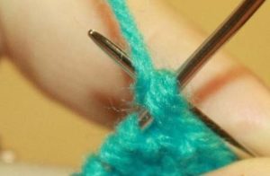 Cum de a termina tricotat o eșarfă cu ace de tricotat în moduri diferite
