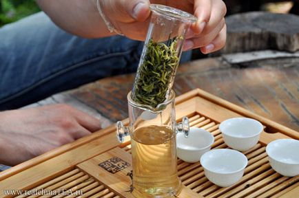 Як заварювати китайський чай в колбі
