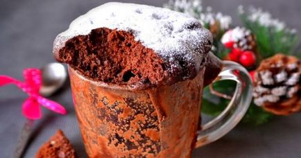 Cake mikrohullámmal tej nélkül (kristálycukor elősegítő anyag) Cake a mikrohullámú tej nélkül