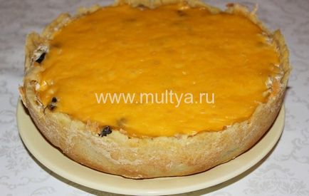 Кіш в мультиварці з грибами і куркою