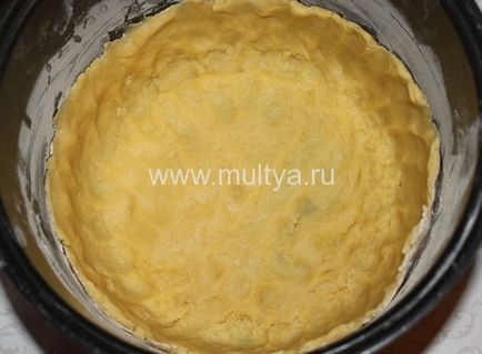 Кіш в мультиварці з грибами і куркою