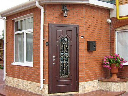 Condensați pe ușa din față a unei case particulare - de ce și cum să eliminați