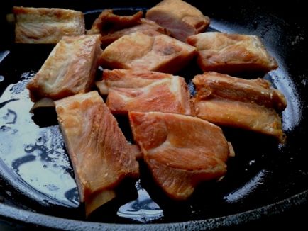 Frunzele de carne de porc afumate cu cartofi