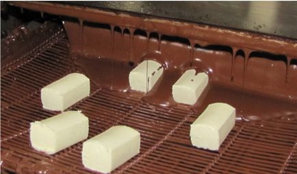 A gyártósor bonbon, tejkaramella (gyártás) Gyártósor csokoládé cukorka, fondant