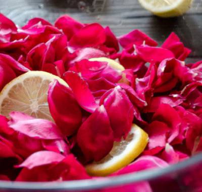 Лосьйон з пелюсток троянд, як зробити його в домашніх умовах