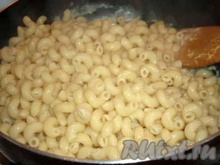 Макарони з сирним соусом - рецепт з фото