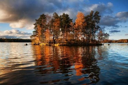 Мідне озеро - одне з улюблених місць відпочинку петербуржців