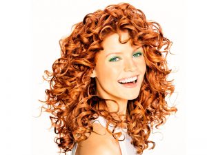 Culoarea părului creț pentru a se construi pe părul ondulat înainte și după