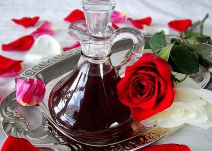 Настоянка з пелюсток троянд на горілці простий і доступний рецепт