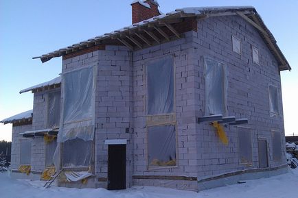 Nu lăsați iarna să zdrobească fundația și să demoleze acoperișul