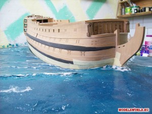 Experiență în crearea unui model de suprafață a apei pe un diarama model de navă