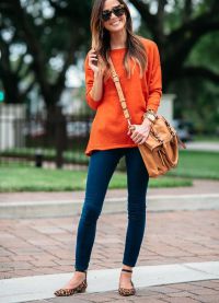 помаранчевий светр