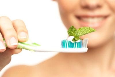 Відбілювання зубів в домашніх умовах, як відбілити зуби вдома