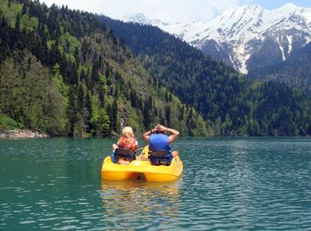 Lake Ritsa Abháziában (fotó), ahol az út a tó, a történelem egy különleges hely