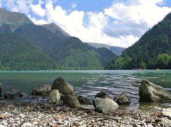 Lake Ritsa Abháziában (fotó), ahol az út a tó, a történelem egy különleges hely