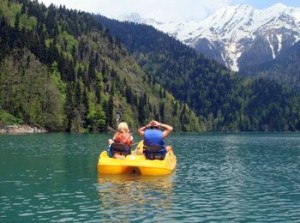 Озеро Ріца в Абхазії (фото) де знаходиться, дорога до озера, історія унікального місця