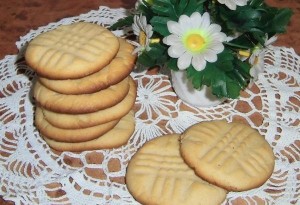 A cookie-k a sűrített tej, egyszerű, lépésről lépésre recept fotók