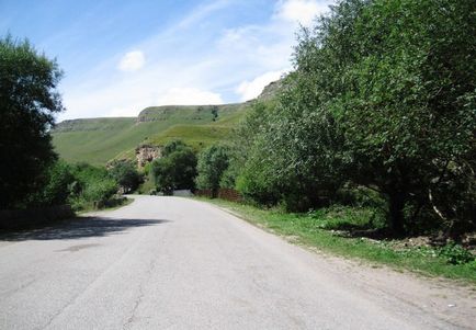 Trecătoarea Gumbashi, cascadele de miere