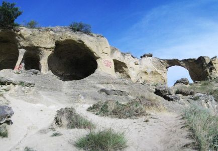 Trecătoarea Gumbashi, cascadele de miere