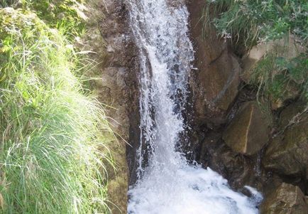 Trecătoarea Gumbashi, cascadele de miere