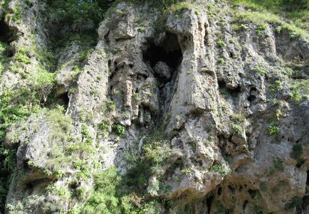 Trecătoarea Gumbashi, cascadele de miere