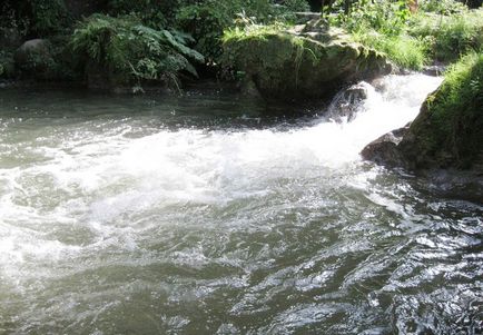 Trecătoarea Gumbashi, cascadele de miere