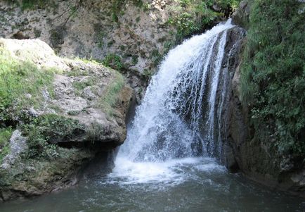Trecătoarea Gumbashi, cascadele de miere