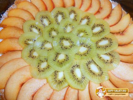 Пісочний пиріг з фруктами в желе