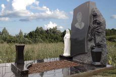 Пластикові пам'ятники на могилу - від руб