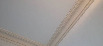 Selectarea și instalarea cornișelor din stuc, instalarea de cornișe din ghips până la tavan și îmbinări ale pereților, foto,