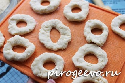 Donuts pe iaurt timp de 15 minute, delicios din copilărie, o rețetă cu o fotografie