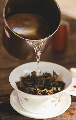 Strâmtoarea de ceai - cum să faceți în mod corespunzător un ceai de cusătură de ceai