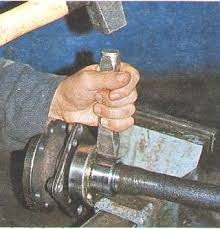 Demontarea și asamblarea semiaxelor pe autovehiculul Volga gas 31105 2004