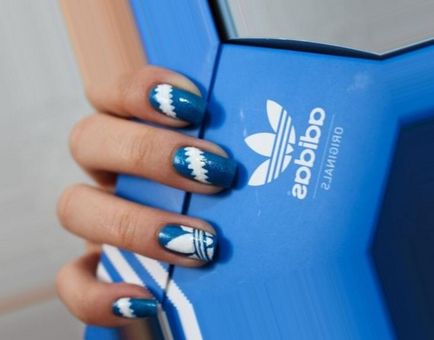 Ábra Adidas szeg (szög) Ábra köröm adidas