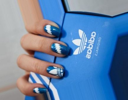 Ábra köröm adidas