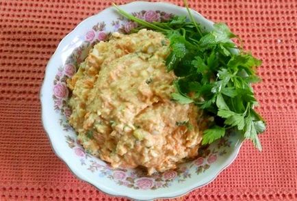 Салат з печінкою минтая (3 рецепта)