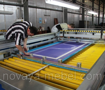 Silkscreen în producția de mobilier