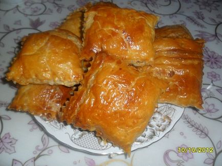 Leveles tészta csirkével kicsit és nagyon aranyos! (Pogácsákat) Leveles tészta csirkével kicsit és nagyon aranyos!