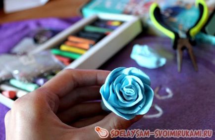 Crearea unui set de bijuterii parfumate sub formă de trandafiri, o clasă de master cu mâinile lor