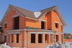 Construirea unei case sau păstrarea unei construcții neterminate pentru iarnă