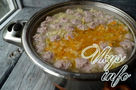 Rollton tészta leves (tészta gyors főzés) recept egy fotó