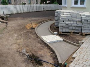 Tehnologia de așezare a paverselor pe o bază de beton