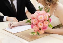 Înregistrarea solemnă a căsătoriei în registratură ca ceremonie (cost, exemplar text), fotografie și